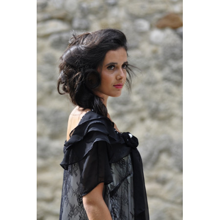 Robe dentelle noir doublée en soie satin