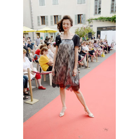 Robe dentelle noir doublée en soie 36-42