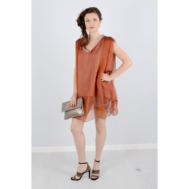 Blouse en soie fluide sans manche