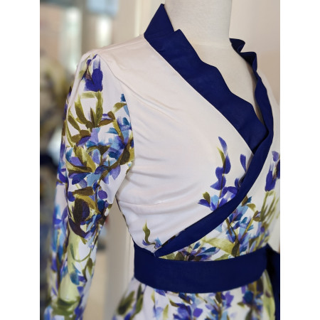 Robe style croisée imprimée bleu et blanc