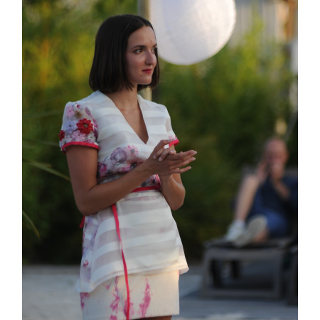 Blouse en soie portefeuille à imprimé à nœud