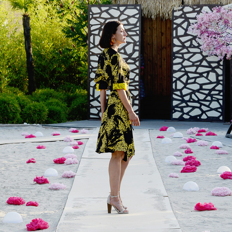 Robe en soie style croisée jaune et noir