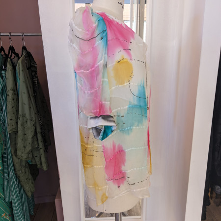 Blouse en soie peinte à la main