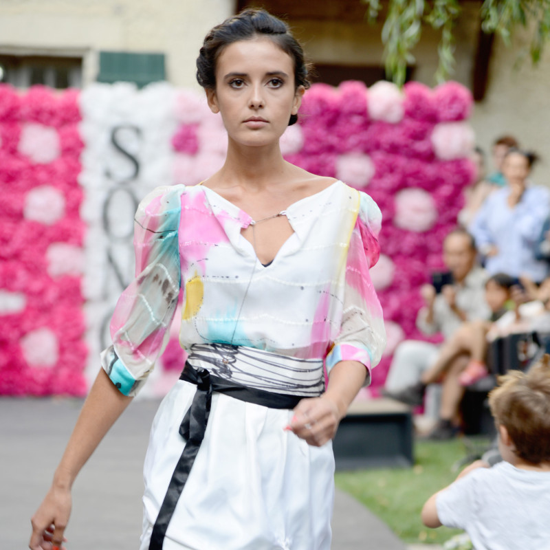 Blouse en soie peinte à la main