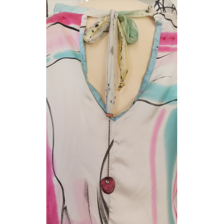 Blouse en soie peinte à la main